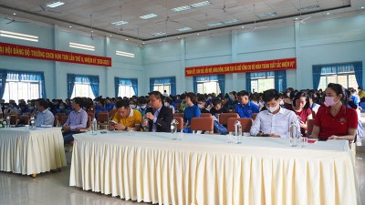 Trường Cao đẳng Cộng đồng Kon Tum tổ chức Chương trình tư vấn, giới thiệu cơ hội việc làm cho học sinh sinh viên.