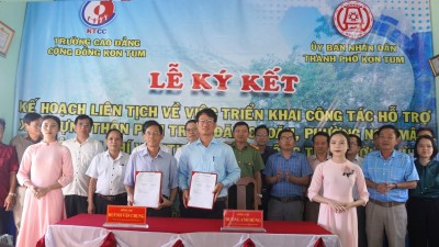 Lễ ký kết Kế hoạch liên tịch giữa Trường Cao Đẳng Cộng Đồng Kon Tum và UBND Thành phố Kon Tum về việc triển khai công tác hỗ trợ xây dựng nông thôn mới.