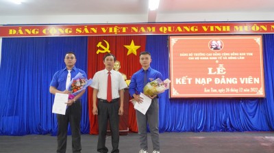Lễ Kết nạp Đảng viên mới của Chi bộ Khoa Kinh tế và Nông Lâm
