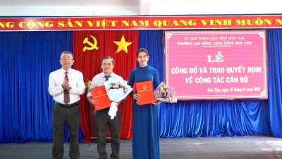 Trường Cao đẳng Cộng đồng Kon Tum trao Quyết định nghỉ theo chế độ cho các nhà giáo