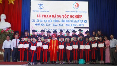 Lễ trao bằng tốt nghiệp Đại học liên thông hình thức vừa làm vừa học, năm học 2022-2023 (đợt 1)