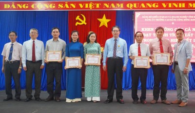 Đảng ủy Trường Cao đẳng Cộng đồng Kon Tum tổ chức “biểu dương, khen thưởng các cá nhân đạt thành tích xuất sắc trong thực hiện Kết luận số 01-KL/TW, ngày 18-5-2021 của Bộ Chính trị”