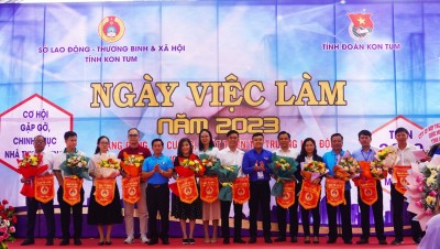 Trường Cao đẳng Cộng đồng Kon Tum tham gia Ngày việc làm năm 2023 trên địa bàn tỉnh Kon Tum