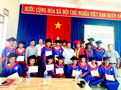 Lễ trao bằng tốt nghiệp các lớp Điện công nghiệp và Vận hành điện trong nhà máy thủy điện tại huyện Ngọc Hồi và ĐăkGlei