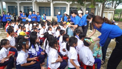 KTCC tổ chức Chương trình Vui Tết thiếu nhi 1-6 tại Thôn Plei Trum – Đăk Choăh, Phường Ngô Mây, thành phố Kon Tum, tỉnh Kon Tum
