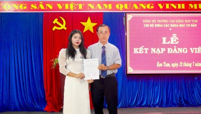 Lễ kết nạp Đảng cho sinh viên