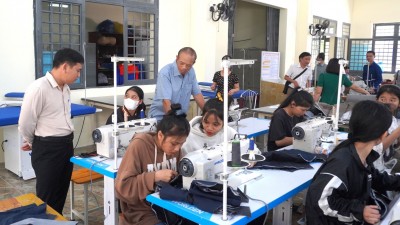 Đoàn Giám sát việc triển khai công tác đào tạo nghề trên địa bàn tỉnh Kon Tum của Hội đồng nhân dân tỉnh làm việc với Trường Cao đẳng Kon Tum