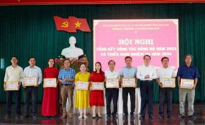 Đảng bộ Trường Cao đẳng Kon Tum tổ chức Hội nghị tổng kết công tác năm 2023 và triển khai nhiệm vụ năm 2024 và Hội nghị học tập, quán triệt và tuyên truyền và triển khai các Nghị quyết Hội nghị lần thứ tám BCH Trung ương Đảng khóa XIII