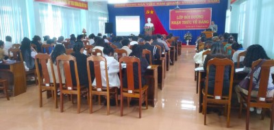 50 Học sinh sinh viên ưu tú của Trường Cao đẳng Kon Tum tham dự lớp Bồi dưỡng lý luận chính trị dành cho đối tượng kết nạp đảng