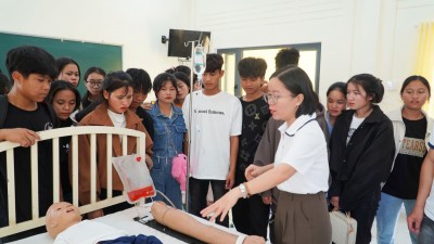 CĐKT tiếp đón đoàn tham quan của Trường Phổ thông Dân tộc nội trú huyện Tu Mơ Rông