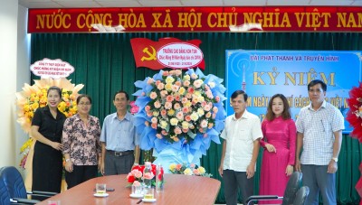 Trường Cao đẳng Kon Tum thăm và chúc mừng các cơ quan báo chí nhân kỷ niệm 99 năm Ngày Báo chí cách mạng Việt Nam