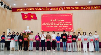 Lễ Bế giảng Lớp Bồi dưỡng lý luận chính trị dành cho đối tượng kết nạp Đảng