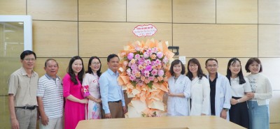 CĐKT tổ chức thăm và chúc mừng các đơn vị y tế nhân kỷ niệm 71 năm Ngày Thầy thuốc Việt Nam