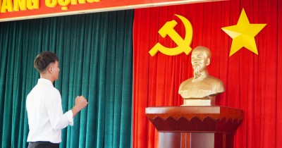 Trường Cao đẳng Kon Tum tổ chức kết nạp 3 quần chúng ưu tú vào Đảng Cộng sản Việt Nam