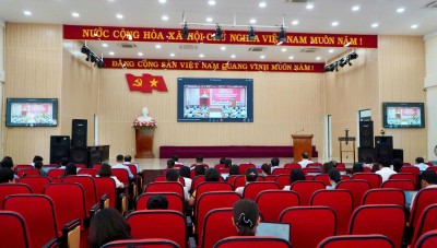 Trường Cao đẳng Kon Tum nghiêm túc tham dự Hội nghị trực tuyến nghiên cứu, học tập, quán triệt và triển khai thực hiện các nghị quyết, chỉ thị của Bộ Chính trị và của Tỉnh.